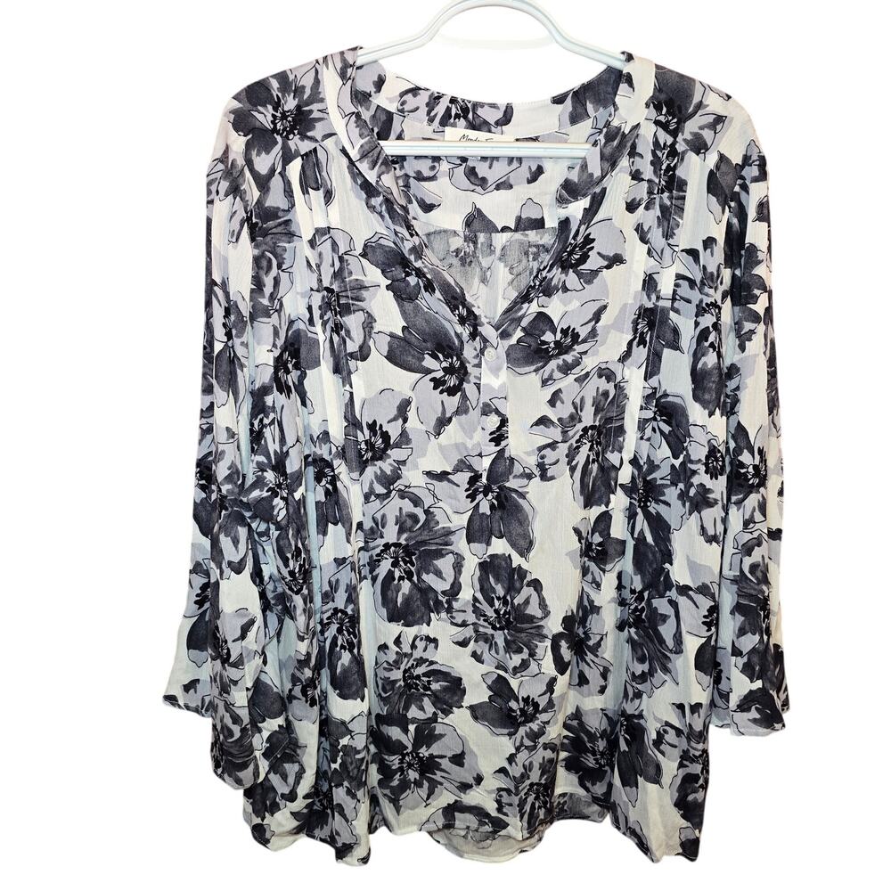Monday Fun Floral Blouse 2X Gray‎ White 3/4 Sleeve Rayon Split Neck FD86649S
